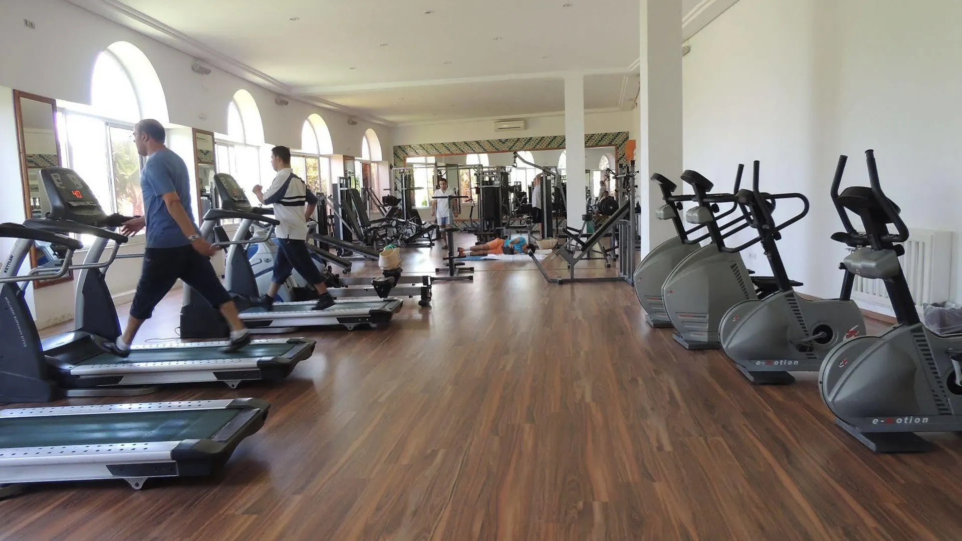 Suites Hotel Les Charmilles & Spa La Marsa Aparthotel